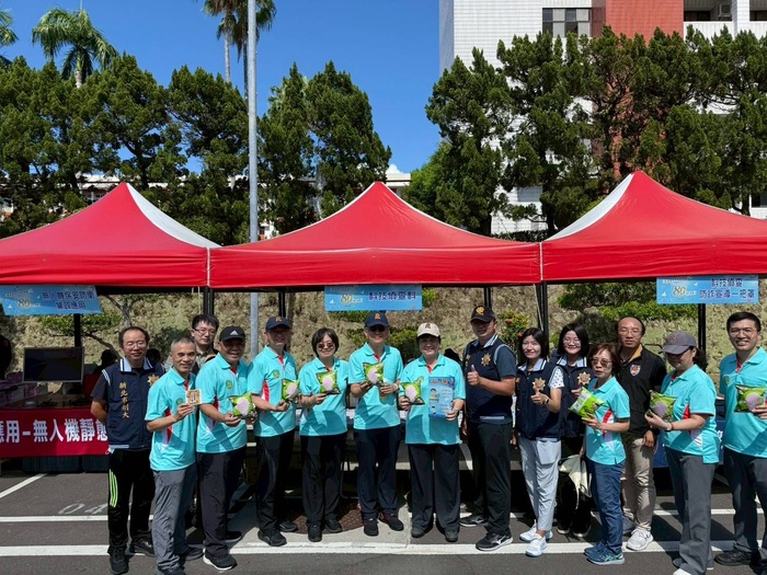 劉鴻烈校長與林榮輝總隊長蒞臨科技偵查科攤位之影像圖片