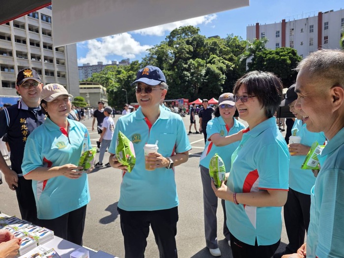 劉鴻烈校長與林榮輝總隊長蒞臨科技偵查科攤位之影像-2圖片