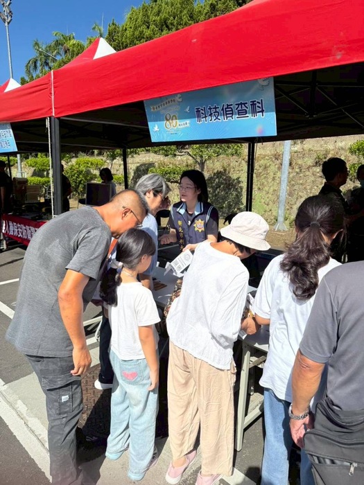 民眾蒞臨攤位之影像-2圖片