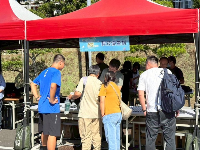 民眾蒞臨攤位之影像-3圖片