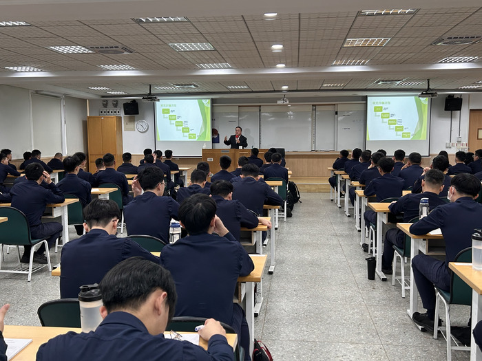 賴谷鑫主任演講之影像圖片